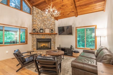 Popular Airbnb listing: New Bathrooms! Family Mountain Getaway - Game Room in Bryson City