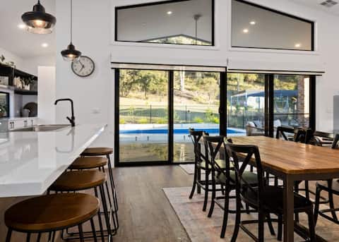 Boutique 4 bedroom house with pool & sauna