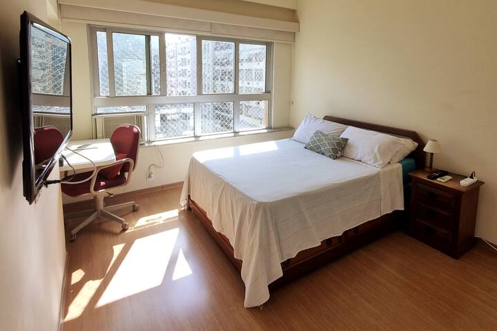 Copacabana/Ipanema, 3qts, vaga, praia e metrô! gallery image 2