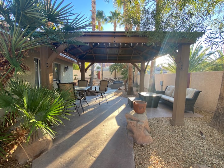 In the heart of Henderson 5 Beds w pool backyard Houses for Rent in