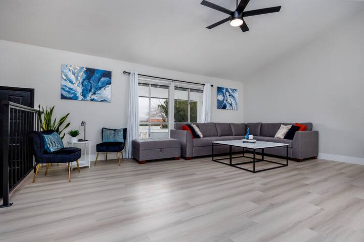 Modern Upscale Vegas Oasis Home w/Sparkling Pool gallery image 5