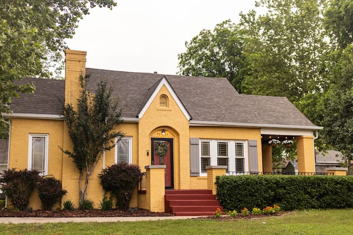 The Yellow House at Braden Park