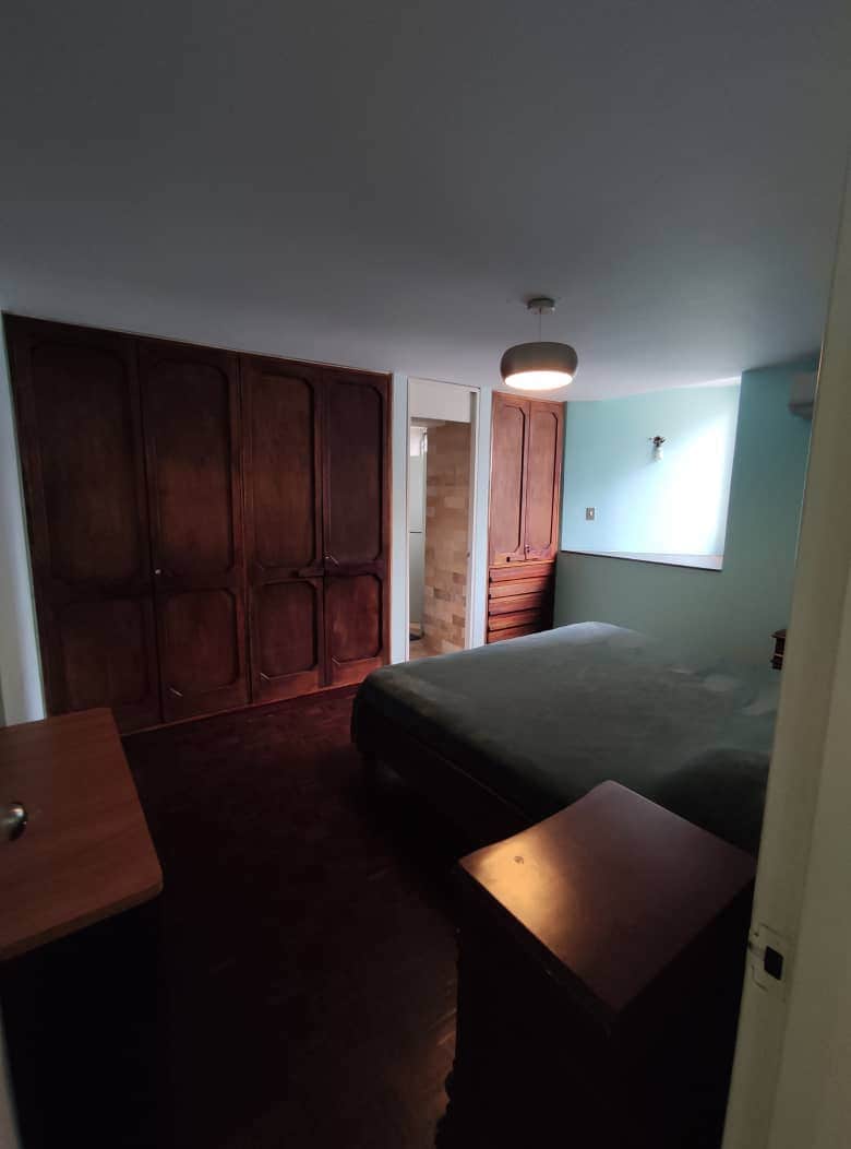 Krevat dopio "king". Madhësia:  200 cm x 200 cm