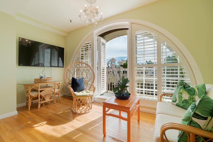 Green Pagoda Suite -Palm Beach Hotel Condominiums - Palm Beach, FL