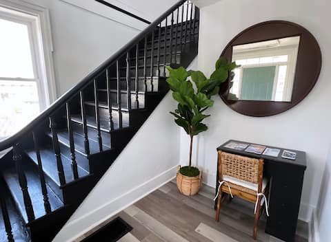 Downtown Sandusky Apartment on Fulton!