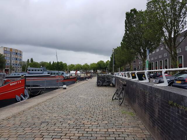 Boat-hotel Seven 6 pers, Rotterdam city center gallery image 3