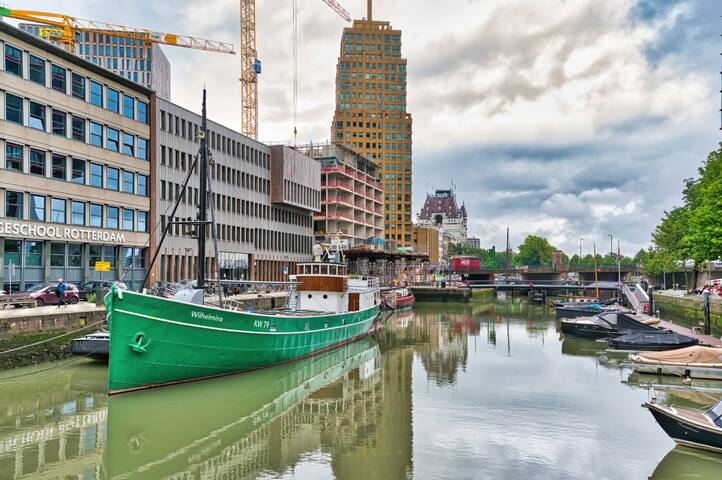 Boat-hotel Wilhelmina, Rotterdam city center gallery image 2