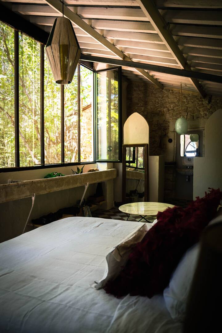 Manoir Des Sources and its park, Chapel Room Bed and breakfasts for