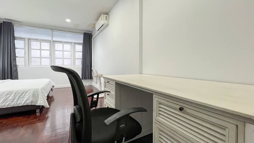 BTS Asoke 6bedroom townhouse gallery image 5