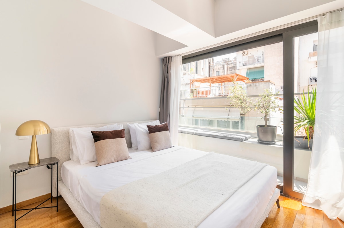 Ова е вашата втора спална соба, исполнета со зеленило и природна светлина. Нема ништо подобро од будењето тука, полни со енергија за да го истражите овој прекрасен град.