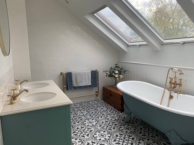 Beautiful family home gallery image 2