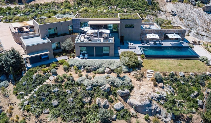 Luxurious modern villa in Calvi