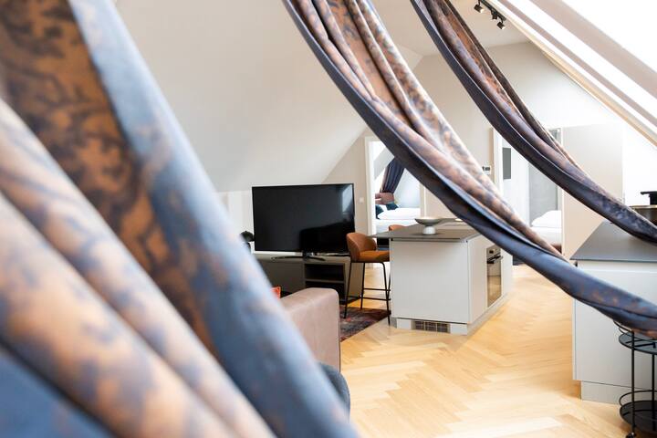 B(l)ackhome Penthouse Apartment gallery image 2