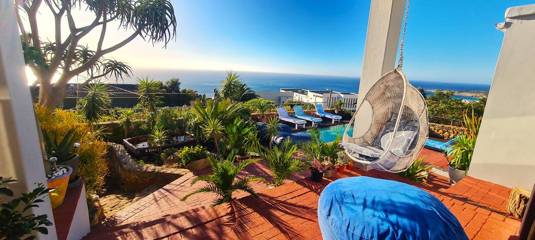 Big house Camps Bay ocean view 16 pax 8 bedrooms