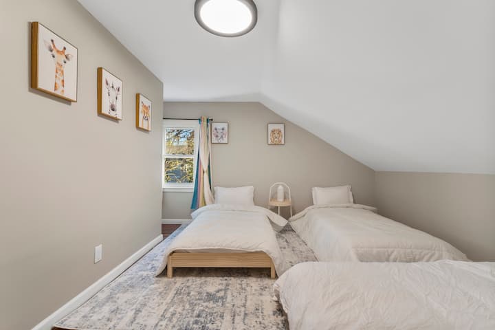 Camera da letto 4 | 2 ° piano | 4 letti singoli | Biancheria fornita