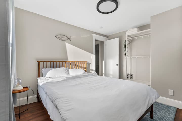 Camera da letto 2 | 1 ° piano | Letto queen-size | Biancheria fornita