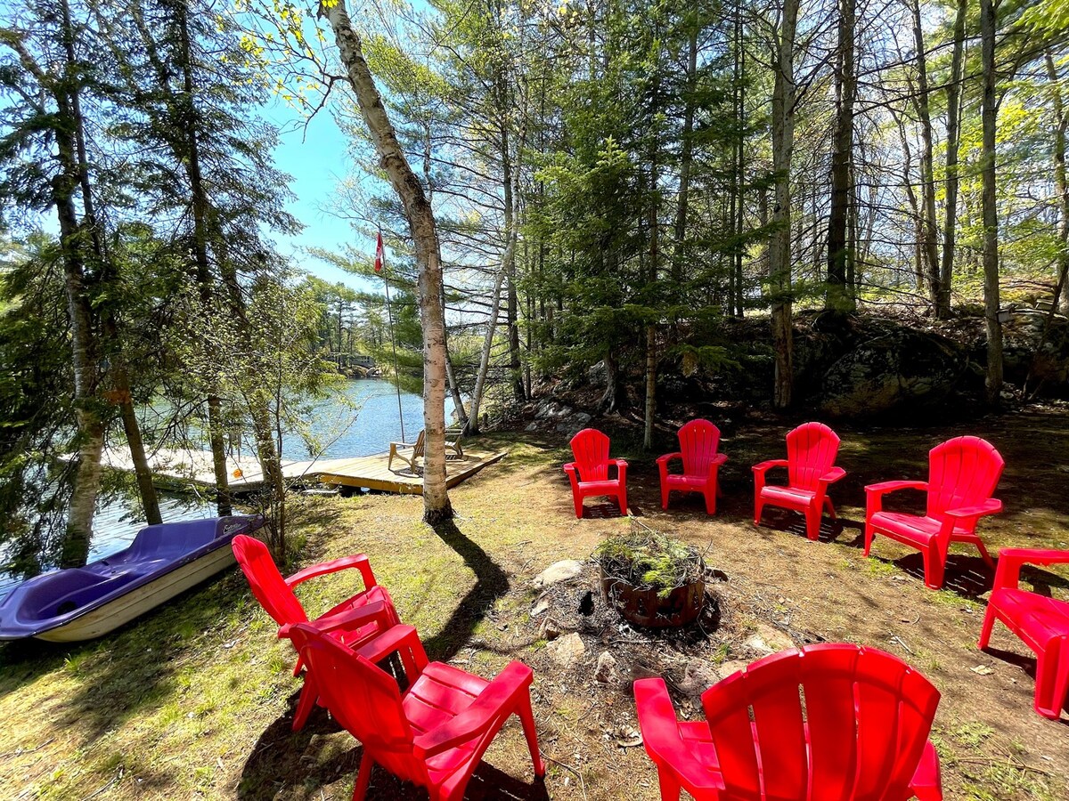 "Take It Easy" Cottage w/ Hot Tub & Sauna Houses for Rent in Washago