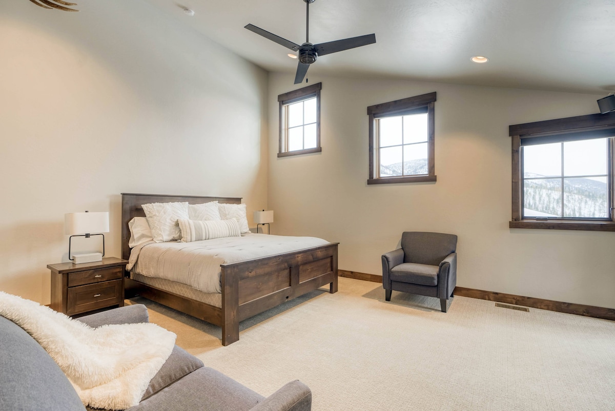 Luxurious, Incredibly Spacious Master Bedroom
