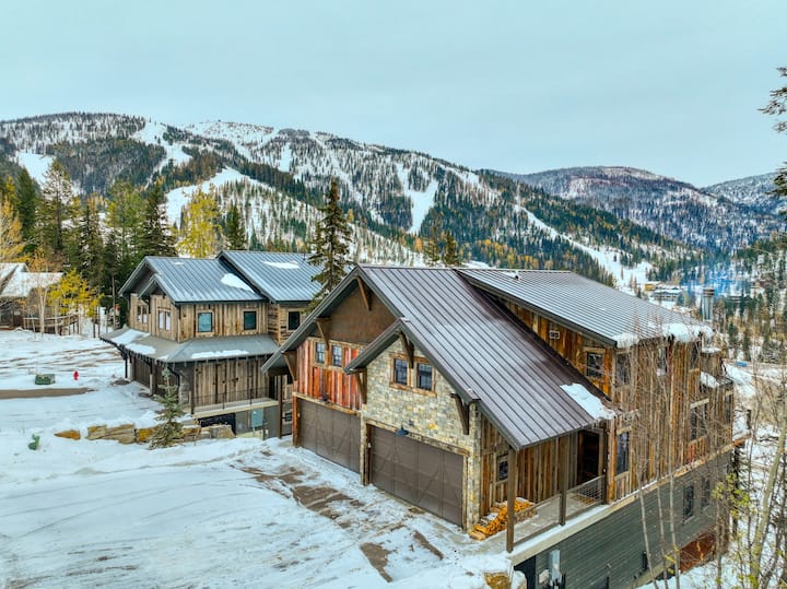 The Homestead on Home Again 5BD 4BA Amazing Views Houses for Rent in