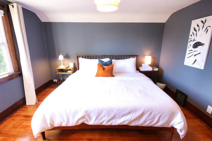 1912 Historic Craftsman • 5bd • A/C • Dogs • EV gallery image 5