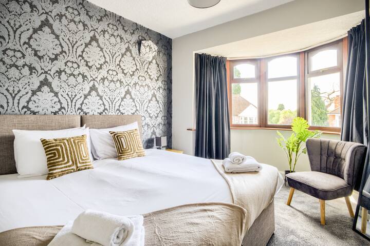 غرفة نوم في Passionfruitproperties Short Lets Serviced Accommodation