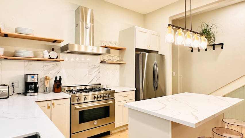 10-BR 4-BA Spacious Home in Trendy Duboce District gallery image 5