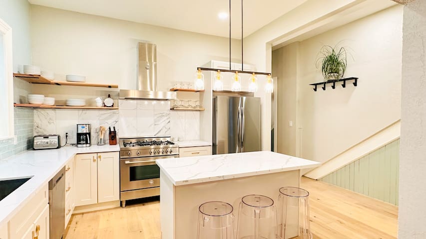 10-BR 4-BA Spacious Home in Trendy Duboce District
