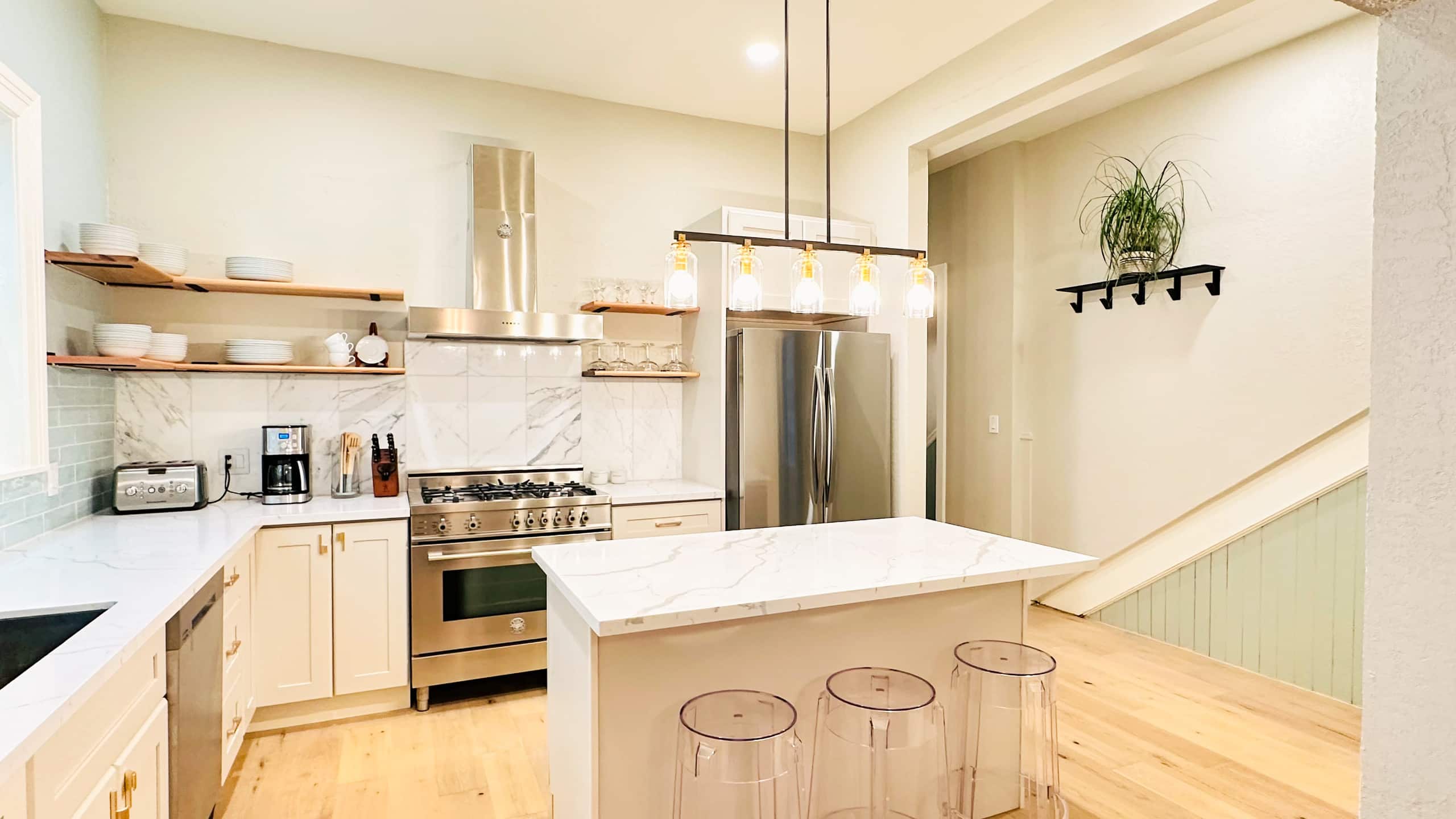 Home in San Francisco · ★4.85 · 10 bedrooms · 13 beds · 4 baths - Image 1