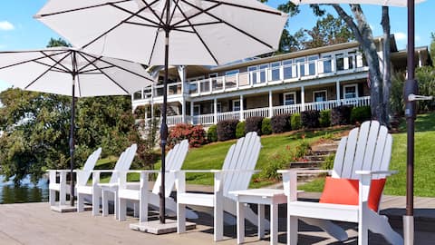 Scenic Solitude on Weiss Lake