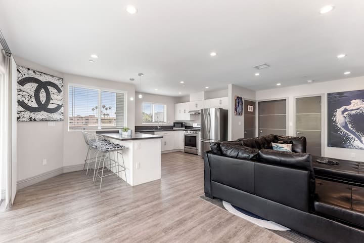 New Designer Condo Hollywood/Sunset/Universal-1303