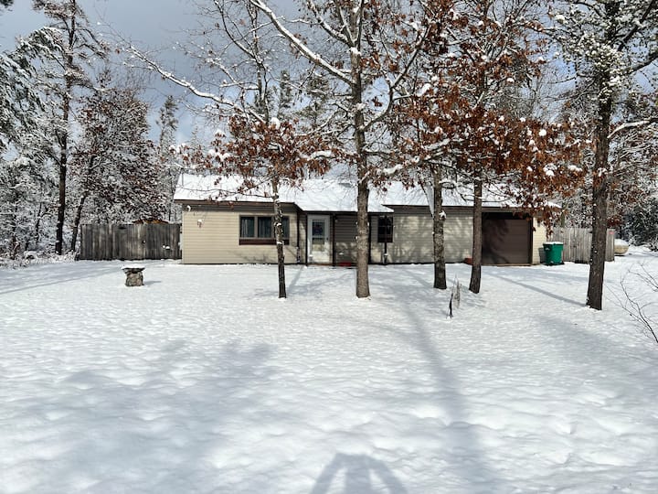 Copper Fox Cottage Houses for Rent in Grayling, Michigan, United