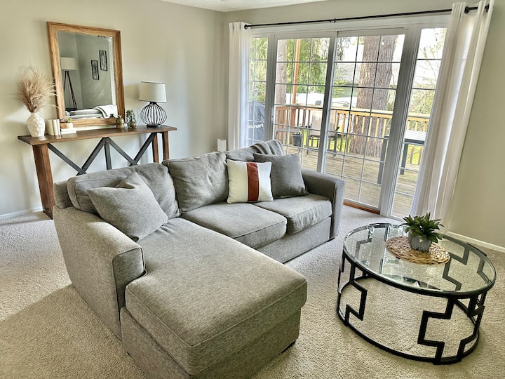 2-story Haven | Nature Steps Away | Yard - Tigard, OR
