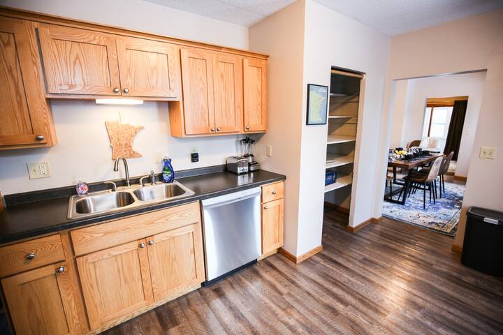 Irvine Park Retreat 5BR~Xcel~DT~River By Lux Life gallery image 4