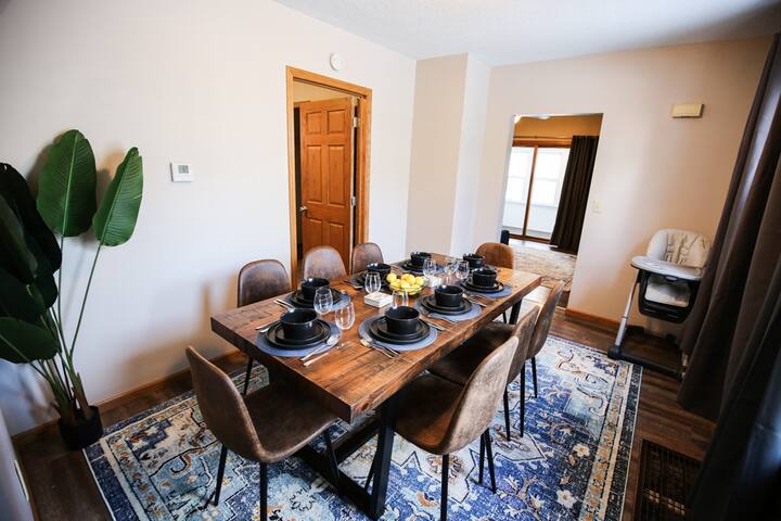 Irvine Park Retreat 5BR~Xcel~DT~River By Lux Life gallery image 3