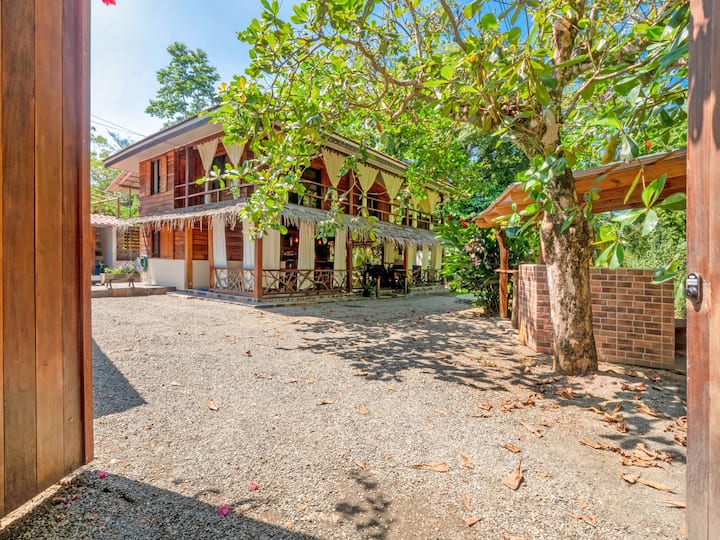 Casa Creole 3 Bedroom House steps from the beach Houses for Rent in