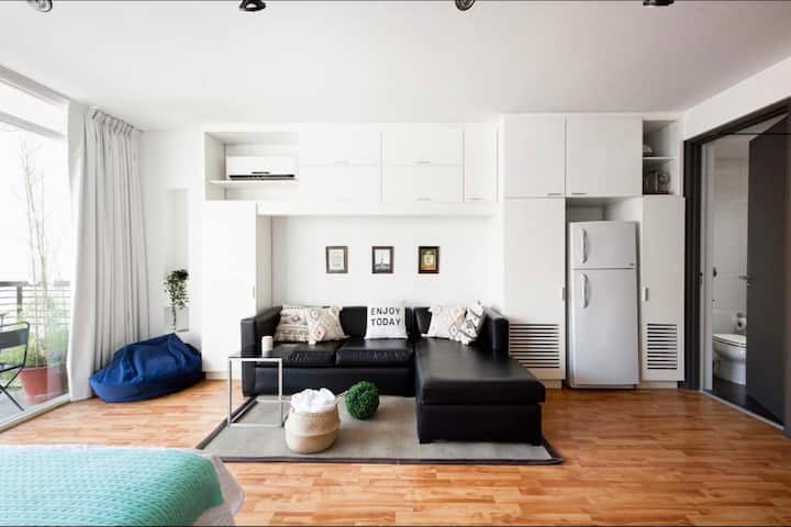 Studio apartment with balcony in Palermo