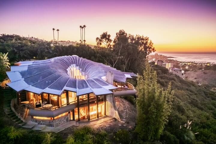 The Lotus House – Architectural Masterpiece! gallery image 4