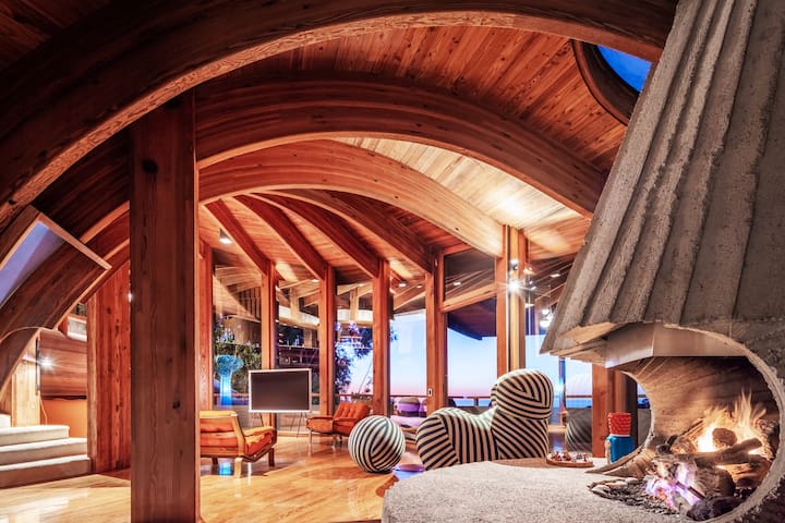 The Lotus House – Architectural Masterpiece!