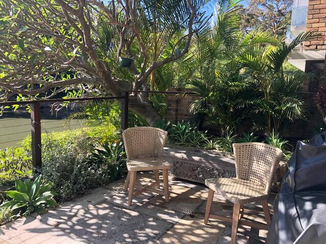 Stunning designer harbour beachfront home gallery image 4