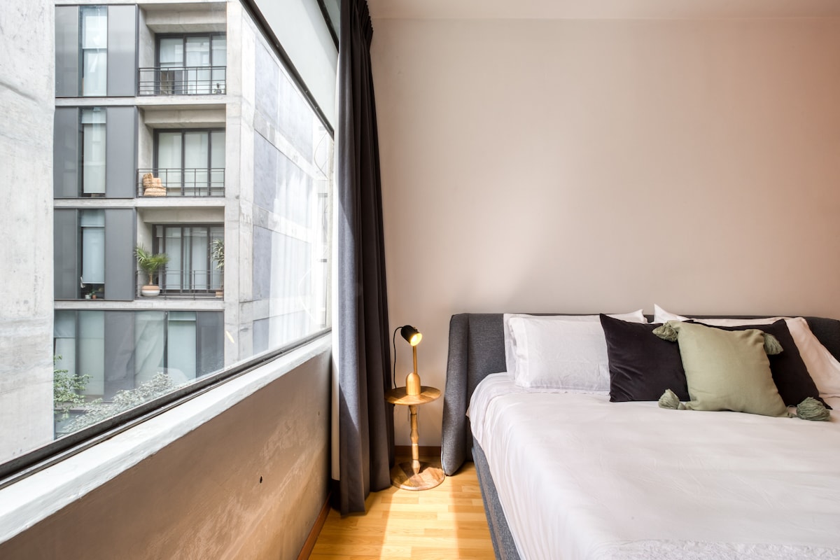 Habitación tranquila frente al lado interior. 