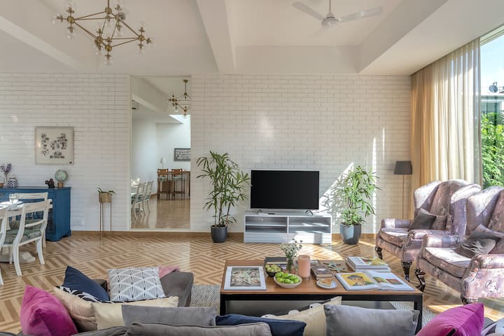 Living room image 7