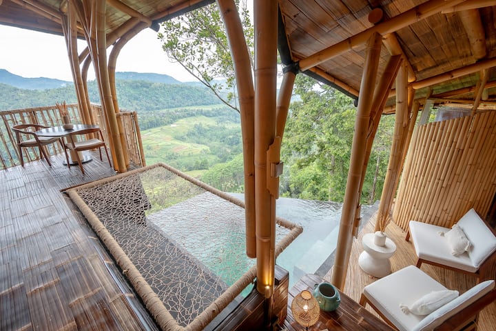 Cliffside Bamboo Treehouse - Private Pool & View