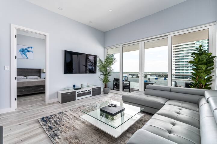 Spectacular PH 2BR 2BA Newly Reno W/beach views gallery image 4