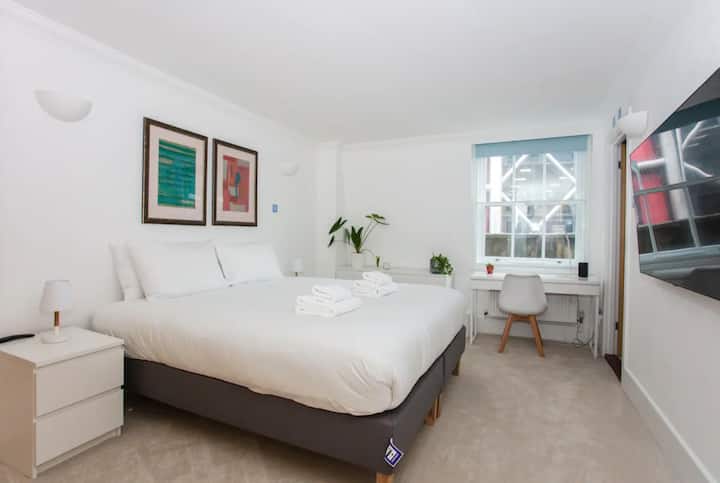 Stunning 2-bed flat in the Heart of London!