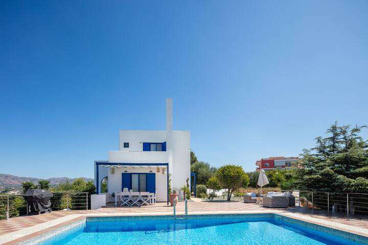 Villa Sky w/private pool & shared tennis court gallery image 5