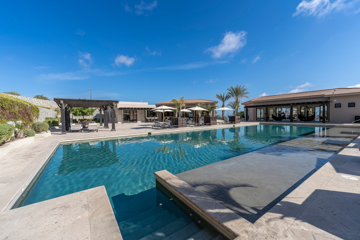 Ocean, Arch Views 
2 BD Penthouse - Condominiums for Rent in Cabo San Lucas, Baja California Sur, Mexico