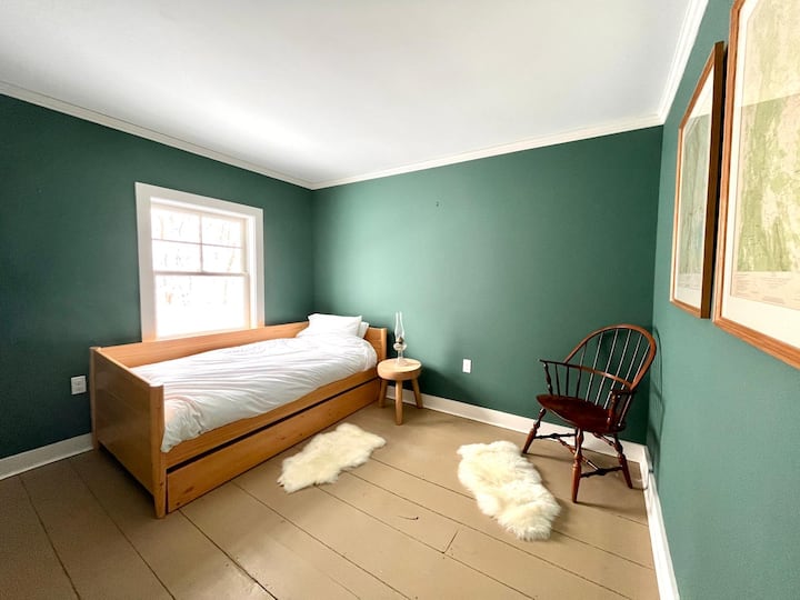 "Our family enjoyed our Memorial Day Weekend stay at Augustin's charming and historic secluded house in the middle of the forest" Randy, June 2023, ⭐️⭐️⭐️⭐️⭐️	