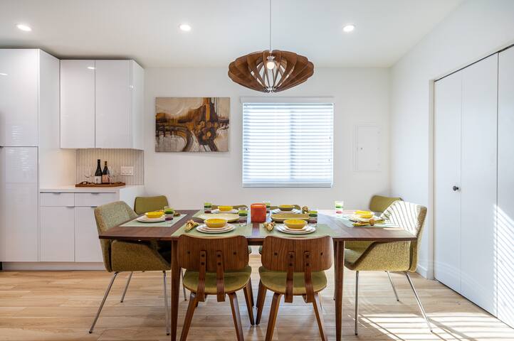 Renovated Mid Century Modern Design Beach Retreat gallery image 4