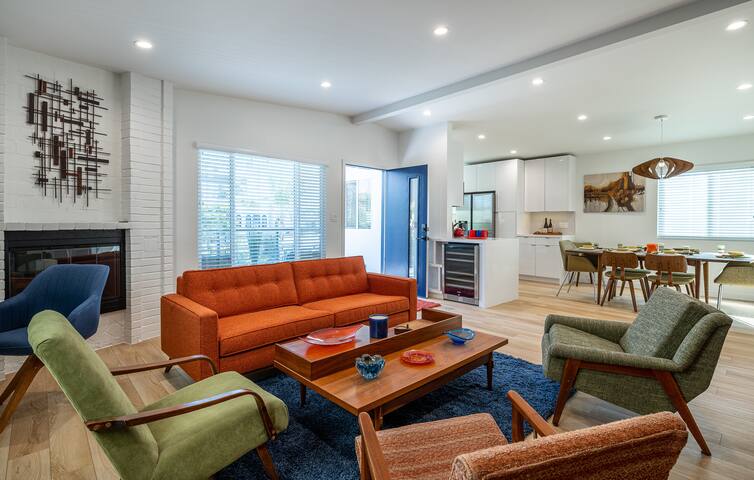 Renovated Mid Century Modern Design Beach Retreat gallery image 3