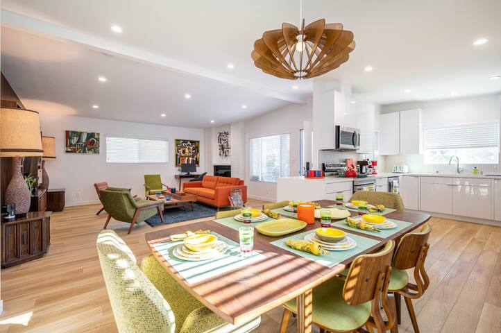 Renovated Mid Century Modern Design Beach Retreat gallery image 5